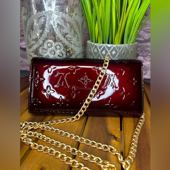 LOUIS VUITTON VERNIS BURGUNDY WALLET ON CHAIN/CROSSBODY - Picture 3 of 15